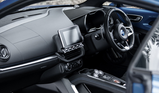 ラリー界を席巻した名車の血をひく新型アルピーヌ「A110」に試乗 04