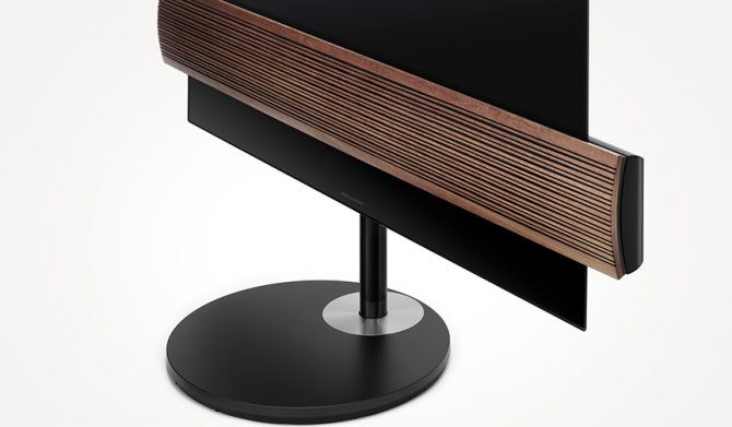 バング&オルフセン「Beolab 50」と「Beovision Eclipse」