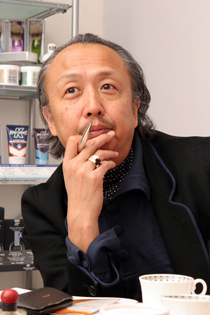 フェンスの内側へと誘う、写真のチカラ