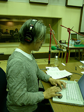 第2曲目「イエロー・マジック・カーニバル」