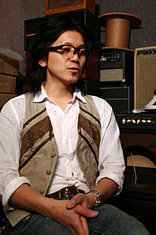 コットンクラブで、リオーネル・ルエケのギターを聴く