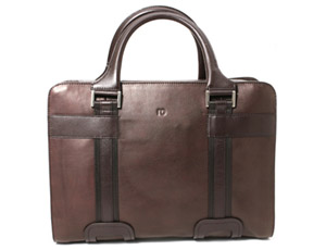 旅から生まれるバッグ