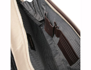 旅から生まれるバッグ