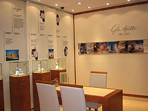 磁器製文字盤のモデルが人気