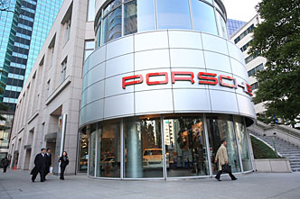 鈴木正文×勝浦恵美(TOKYO姉妹)免許を取ったら、ポルシェに乗ろう!(全3回/2)