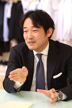 シャツの本質を突きつめていくと、ルイジ ボレッリに行きつく<br><br>伊勢丹 MD統括部 紳士第一営業部 ワイシャツ、ネクタイバイヤー五十嵐 賢さん