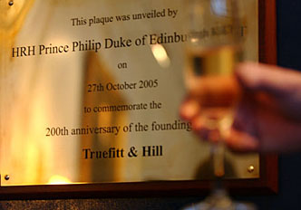 THE STORY OF TRUEFITT&HILL<br>世界最古の理髪店の歴史（その3／21世紀編）<br><br><br>エジンバラ公から創業200年の祝辞をいただく