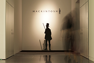 History of MACKINTOSH<br><br>英国の環境と知恵から生まれた機能性とデザイン、その独特な佇まい