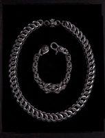 ネックレスとブレスレット