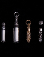 ペンダントタイプピルケース