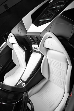 木材の質感を生かした素朴であたたかみのある<br />大人も楽しめる玩具が登場──