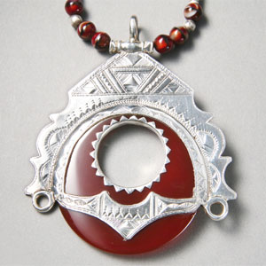 ひとつとしておなじものはない<br>砂漠の民のシルバーアクセサリー