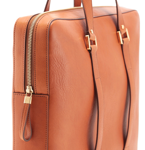 「DELVAUX(デルボー)」から待望の新作<br><br>メンズバッグ“Newspaper Bag”登場