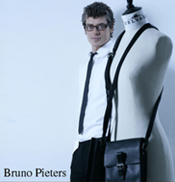 「DELVAUX(デルボー)」から待望の新作<br><br>メンズバッグ“Newspaper Bag”登場