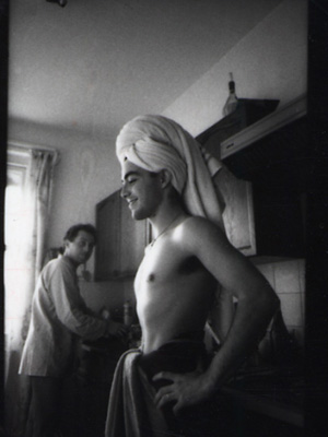 会場ではオリジナル限定Tシャツやアート作品を販売