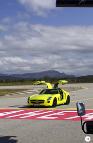 ガルウイングをもったスーパーEV|メルセデス・ベンツ SLS AMG E-CELL|05