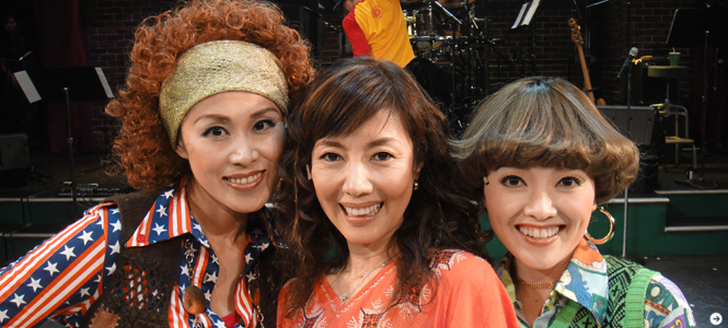 左から、麻生かほ里さん、戸田恵子、入絵加奈子さん