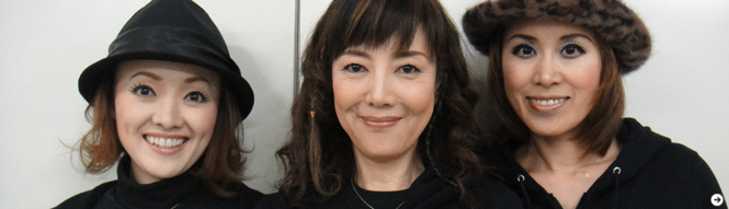 左から、入絵加奈子さん、戸田恵子、麻生かほ里さん。