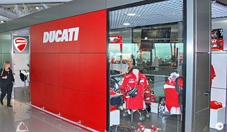 DUCATI|ローマ国際空港店 02