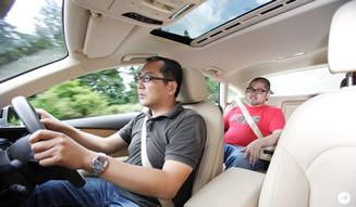 3台のラグジュアリークーペを用いた公開テストドライブを開催|03