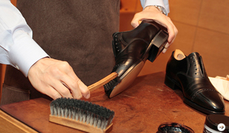 JOHN LOBB｜月に一度の手入れ 05
