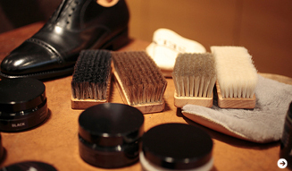 JOHN LOBB｜シューケアアグッズ使用の注意点 03