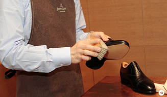 JOHN LOBB｜毎日おこなうケア 01