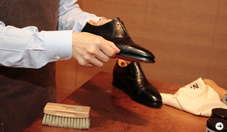 JOHN LOBB｜毎日おこなうケア 02