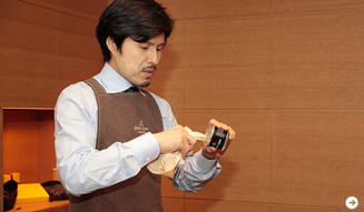 JOHN LOBB｜月に一度の手入れ 01