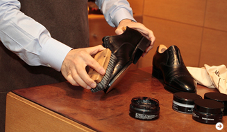JOHN LOBB｜月に一度の手入れ 04