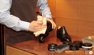 JOHN LOBB｜月に一度の手入れ 06