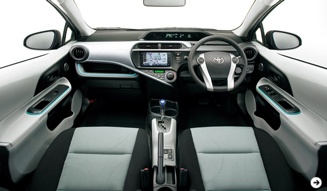 ハイブリッド車「アクア」を日本初公開｜TOYOTA,3