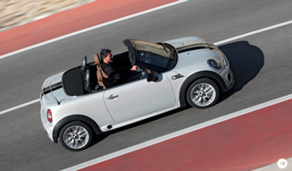 MINI クーペにつづく市販車史上初のロードスターが登場｜MINI｜02