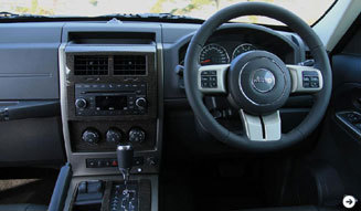 ジープ チェロキーに中間グレード「チェロキー スポーツクロス」が登場｜JEEP｜02