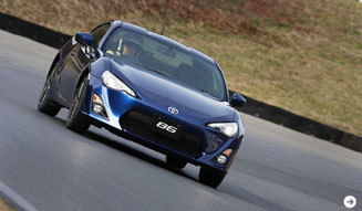 FRスポーツを操る喜びを手軽に─21世紀のあたらしい「トヨタ 86」に試乗|TOYOTA|05