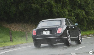 ベントレー 最新サルーン&クーペにOPENERSブロガー清水久美子が試乗!|BENTLEY|05