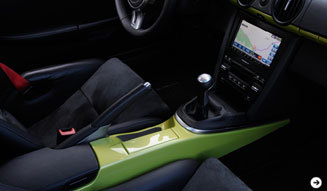 911の弟分にしてライバル!?─ケイマンのトップモデル「ケイマン R」に試乗!|Porsche|06