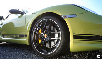 911の弟分にしてライバル!?─ケイマンのトップモデル「ケイマン R」に試乗!|Porsche|07