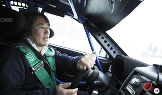 世界のARAIが雪上走行をレクチャー 01