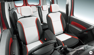 代官山 蔦屋書店×ルノー・ジャポン スペシャルコラボレーションショップがオープン｜RENAULT 06