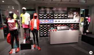 アディダス｜新宿店 03