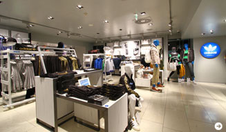 アディダス｜新宿店 04