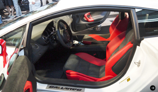 10台限定の日本専用モデル「ガヤルド LP560-4 ビアンコ・ロッソ」｜Lamborghini