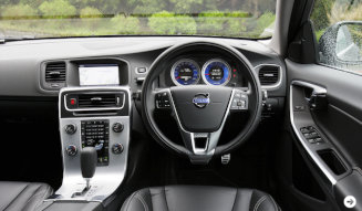 ボルボ V60 T4 R-DESIGNに試乗｜Volvo