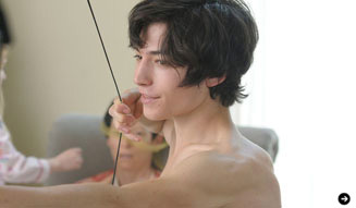 少年は残酷な弓を射る｜エズラ・ミラー 04