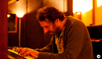 チリー・ゴンザレス『ソロ・ピアノ II』 03