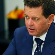 レンジローバーデザイナー、ジェリー・マクガバン氏にインタビュー|Range Rover