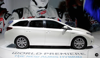 TOYOTA Auris HYBRID|トヨタオーリス ハイブリッド