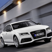 アウディ最速の5ドアクーペ RS7発表｜Audi