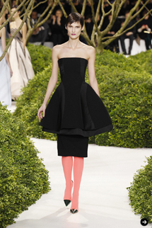 萩原輝美|ラフ・シモンズがかけるDiorの魔法。目覚めよ、春の花! 03